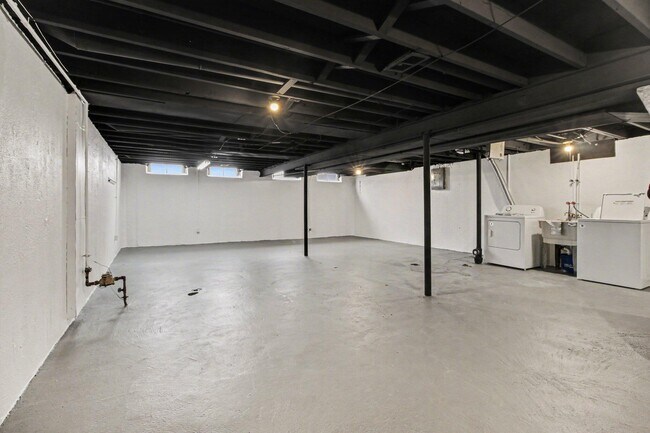 Building Photo - 2329 Brooktree Ct