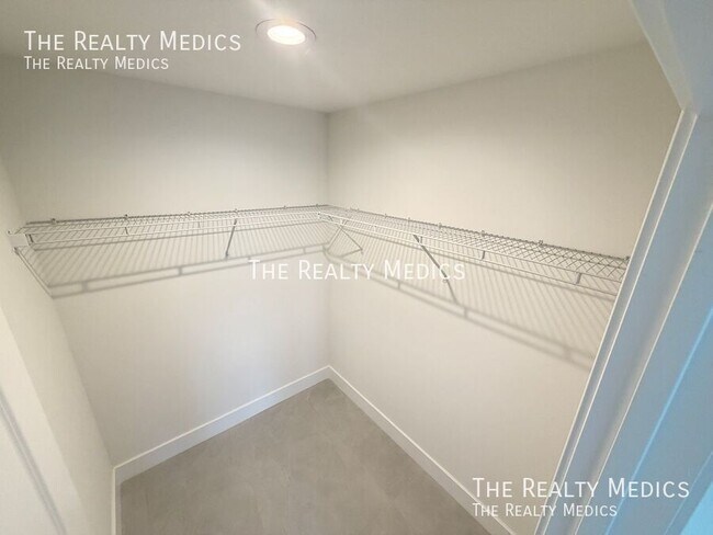 Building Photo - 2614 Palomar Ave SE