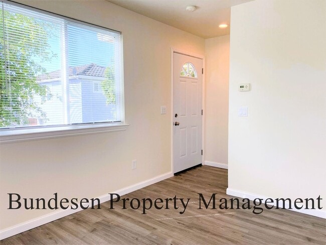 Building Photo - 747 Fresno Ave