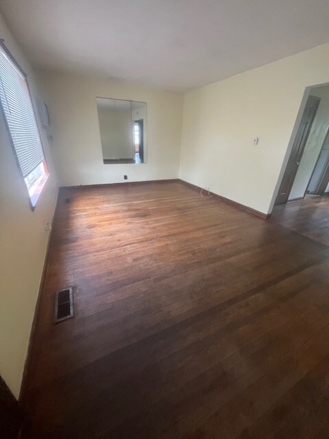 living room - 1604 N New York Ave