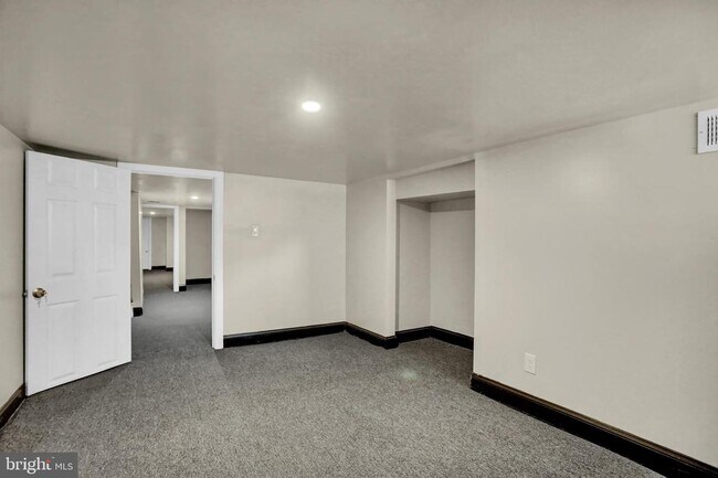 Building Photo - 426 N Belnord Ave