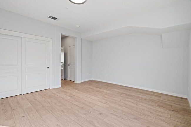 Building Photo - ONE OF THE FINEST LOCATIONS IN RIVERMARK! TASTEFULLY UPDATED | THE PARK PLAN I
