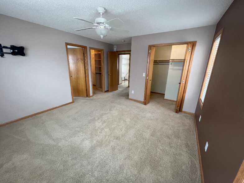 Building Photo - 54 Meadowlark Dr