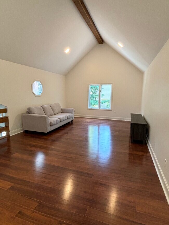 Building Photo - 6035 Whitegate Crossing