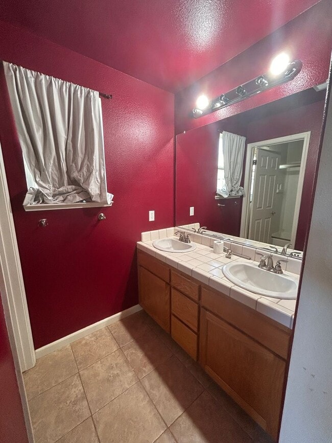Building Photo - Open and spacious in Lemoore