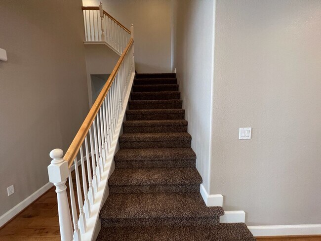 Building Photo - 4 bedroom home with 3 car garage in Patterson!