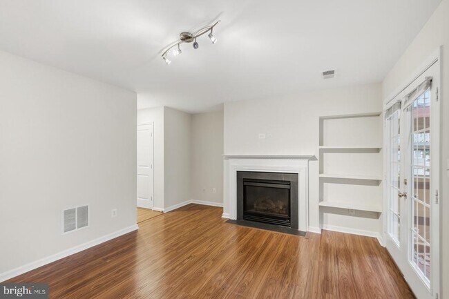 Building Photo - 8108 Dove Cottage Ct