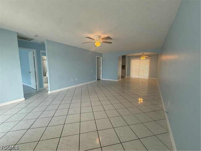 Building Photo - 257 Cape Coral Pkwy E