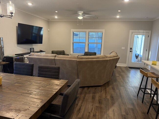 Building Photo - 210 Bottlebrush Walk