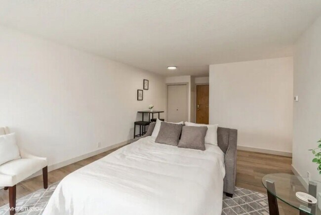 Building Photo - Vineyard Investors - 4