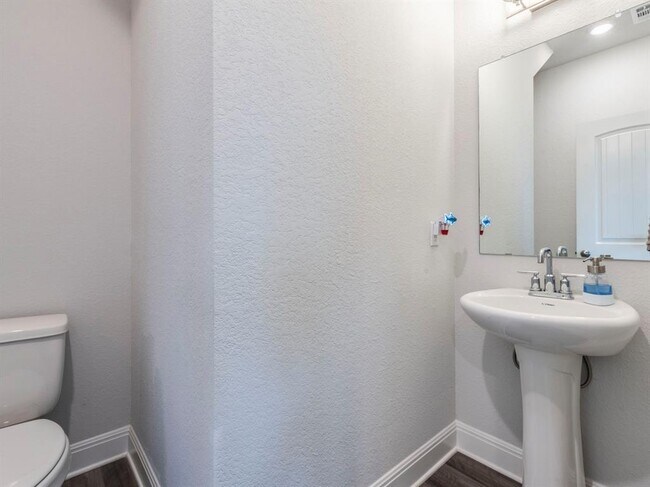 Building Photo - 142 Mount Locke Rd