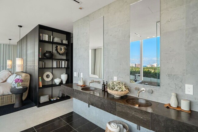 Building Photo - 4701 Meridian Ave