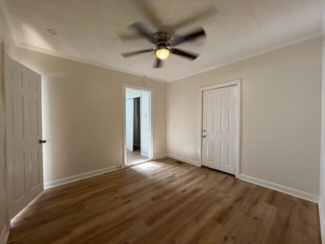 Building Photo - 918 Darlington Way SW