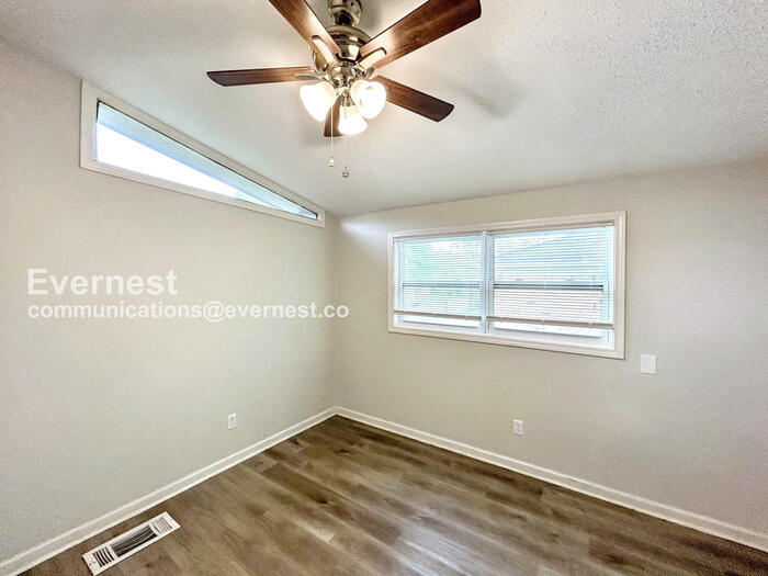 Building Photo - 1449 Ticonderoga Dr