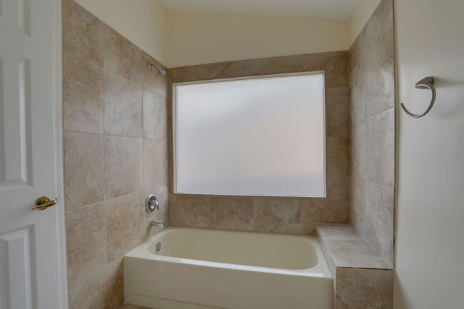 Building Photo - 5212 Abelia Dr