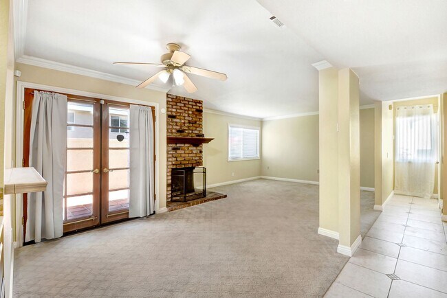 Building Photo - Stunning Upland Abode