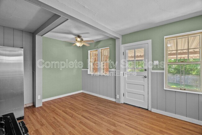 Building Photo - 8028 Wynwood Dr