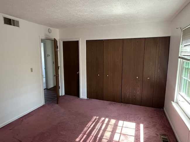 Building Photo - 530 Chesley Dr