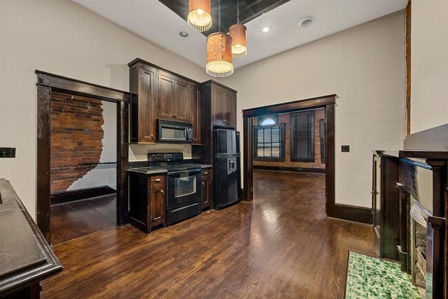 Building Photo - 109 Cedar St