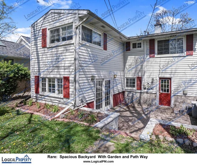 Building Photo - 429 Royal Ave