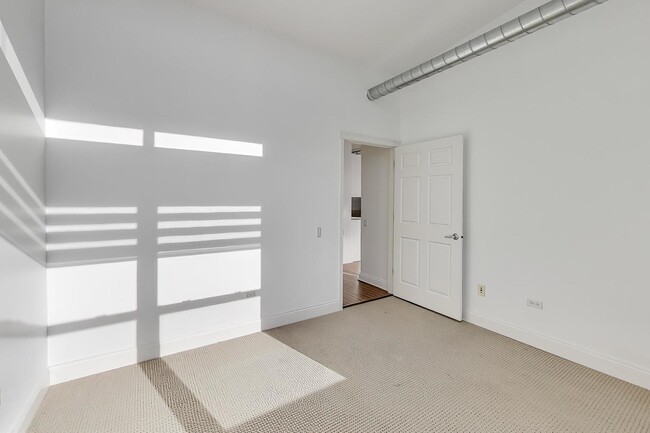 Building Photo - 1001 W Madison St