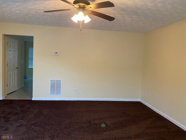 Building Photo - 7200 Grosbeak St