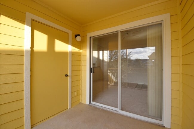 Building Photo - 1/1 Condo in Park Central ~ Gated Community with Resort Style Amenities