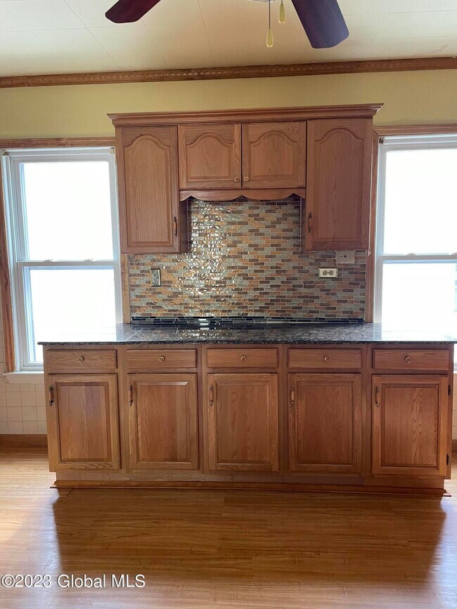 Building Photo - 1576 Carrie St