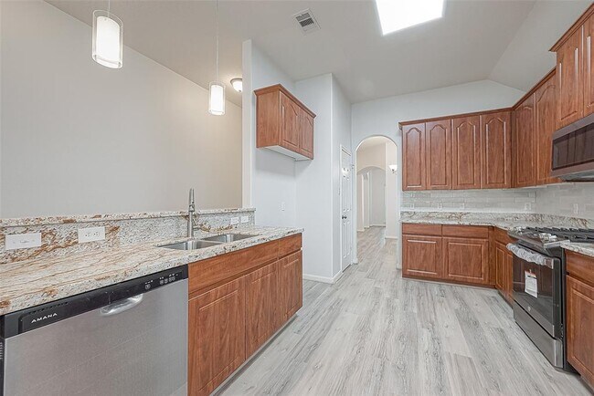 Building Photo - 988 Arbor Crossing