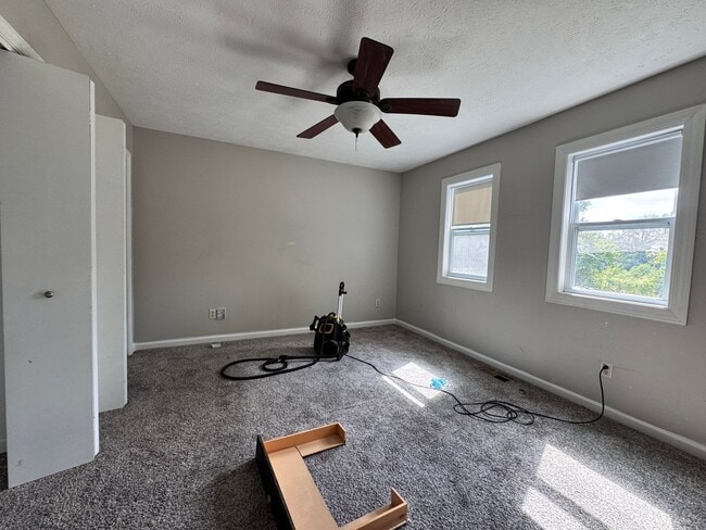 Building Photo - Beautiful ranch house on quite street with...