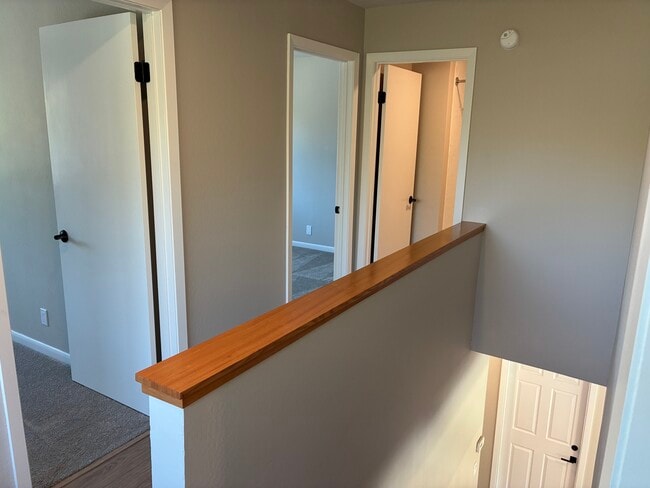 Building Photo - 405 Solano Dr