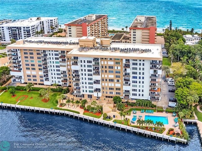 Building Photo - 1150 Hillsboro Mile-