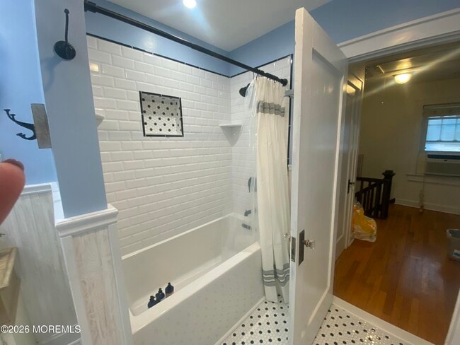 Building Photo - 320 Sunset Dr S