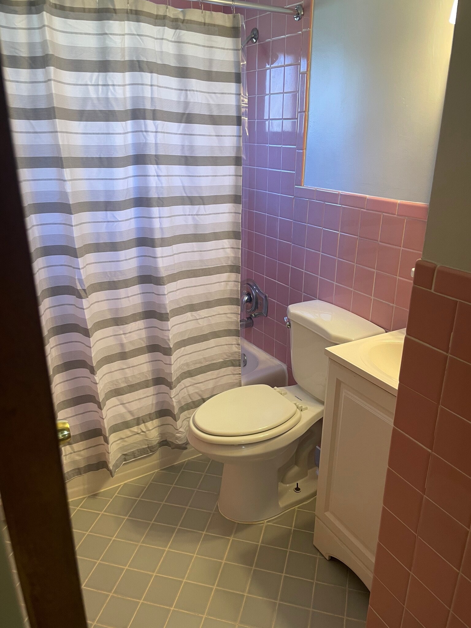 Building Photo - 1231 Elm Dr