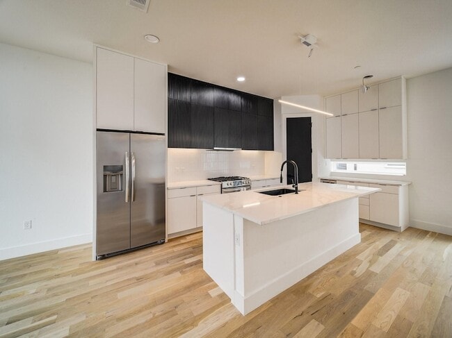 Building Photo - 2916 Hawthorne Ave