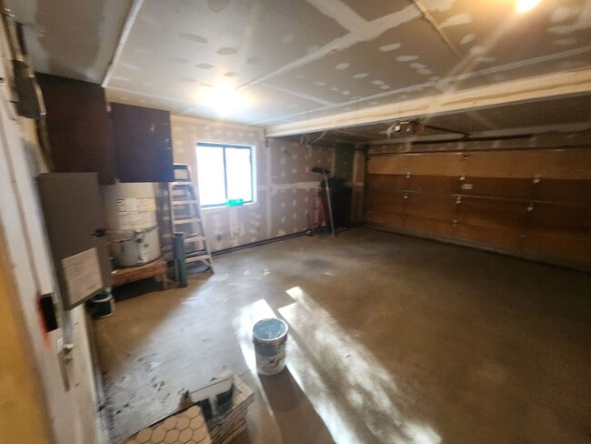 Building Photo - New to the Rental Market! Custom 3 Bdrm Hm w/Garage