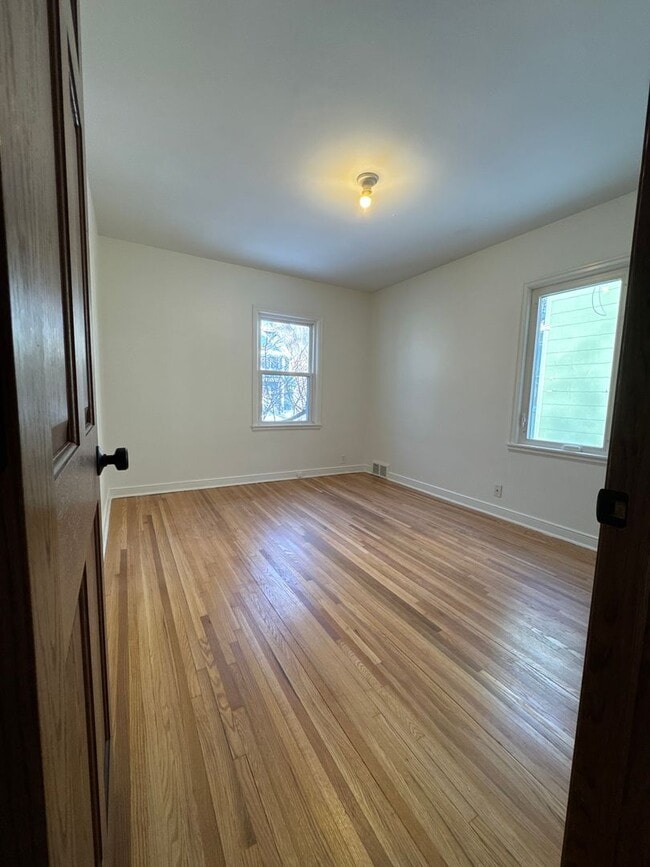 Building Photo - Single Family Home - GREAT Location - High End Finishes