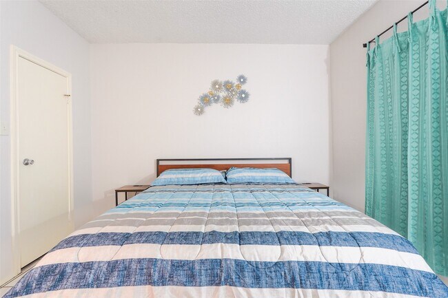 Building Photo - 7900 N Stadium Dr