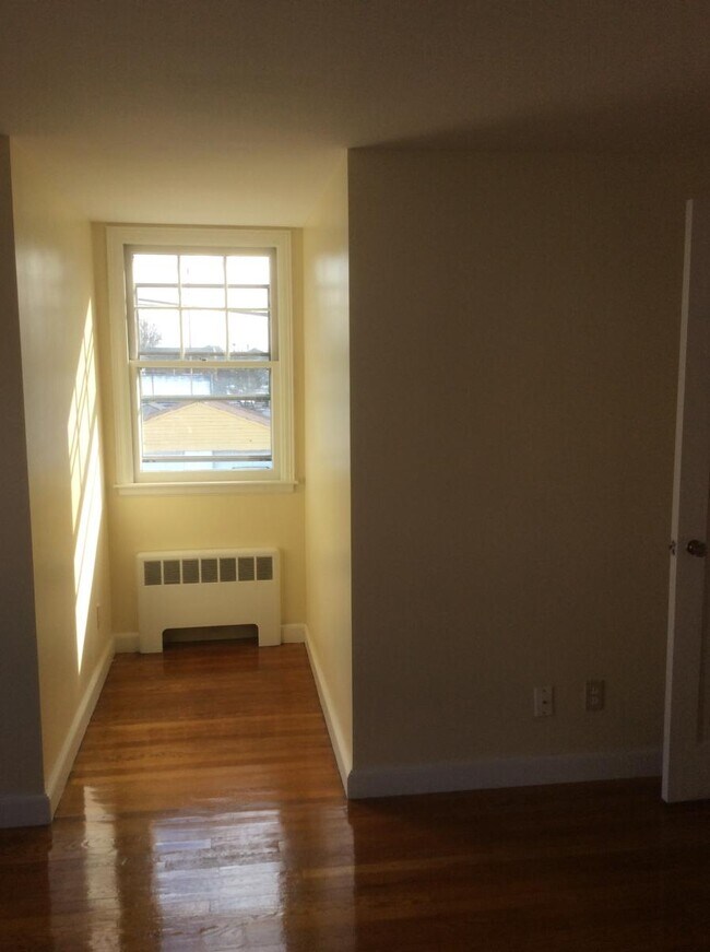 Building Photo - 95 Noble St