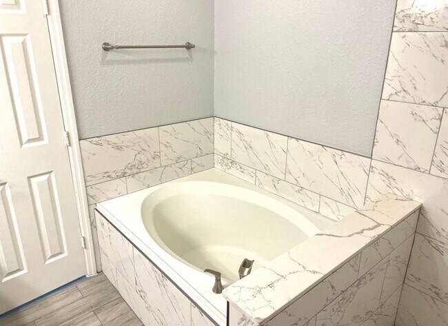 Building Photo - 3116 Creek Bank Ln