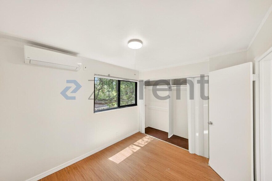 Building Photo - 670 Woodland Dr