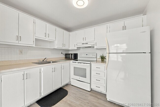 Building Photo - 809 Flanders Q