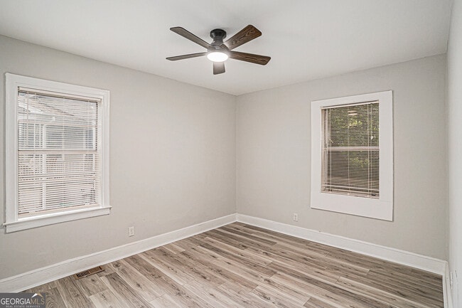 Building Photo - 1830 Meadow Ln