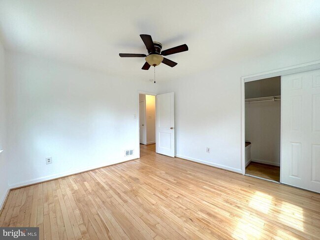Building Photo - 5700 Fenwick Dr