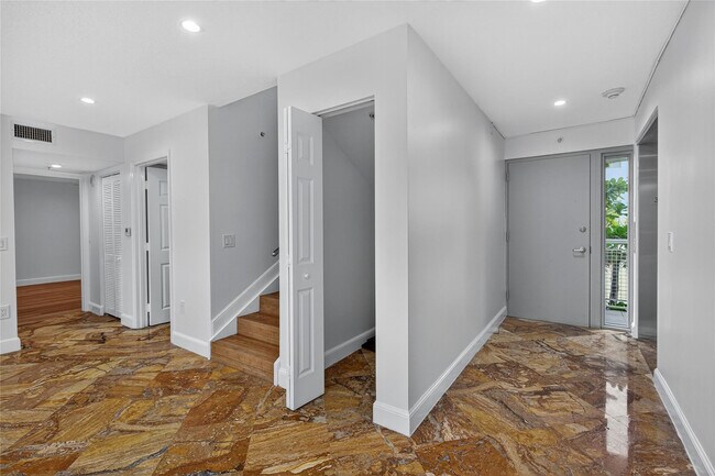 Building Photo - 900 SE 2nd St