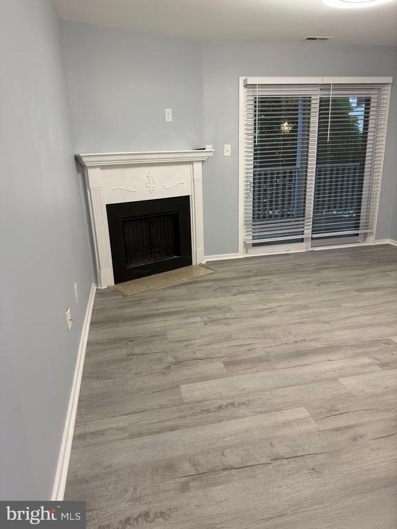 Building Photo - 313 Gregorys Way