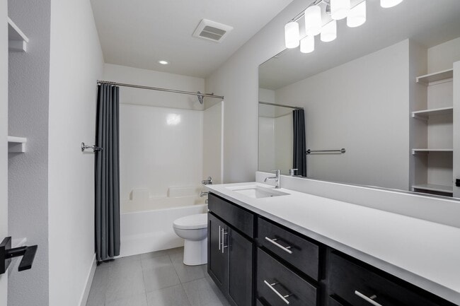 Building Photo - Beautiful 3 Bed, 3 Bath Rental Home in Bre...