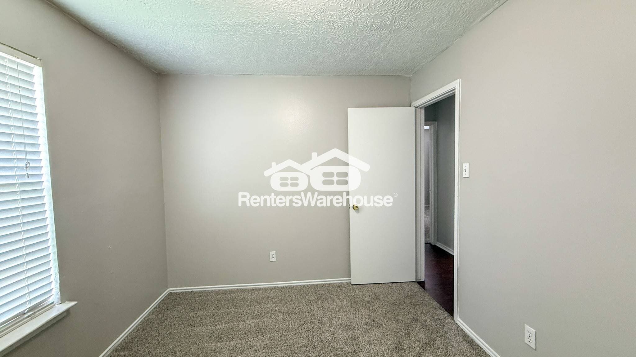 Building Photo - 503 Willow W Dr