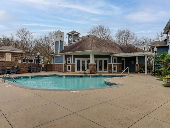 Building Photo - Charming Dilworth Condo in Olmsted Park – Walkable, Updated, Furnished Option Available. Pool Views!