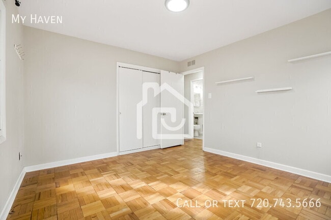 Building Photo - 3032 S Glencoe St